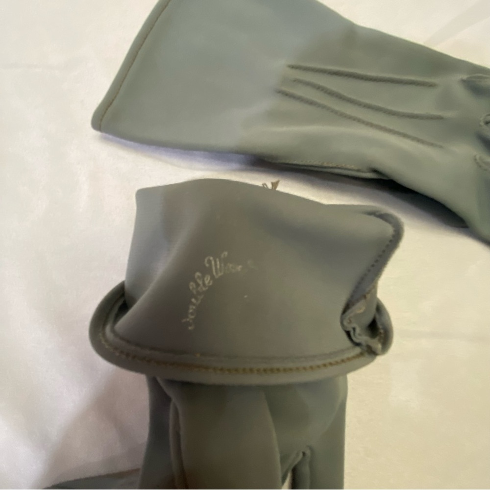 Vtg gray dress gloves,no sizing but fit like M - Picture 3 of 4